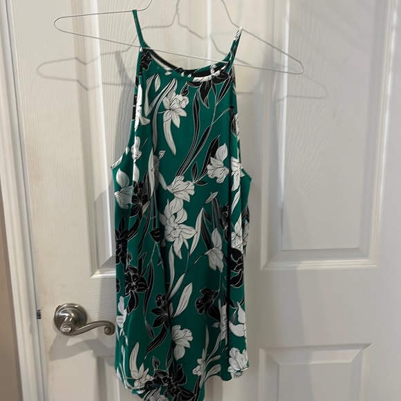 NWT satin handkerchief green top sleeveless - Picture 1 of 3